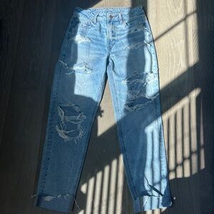 American Eagle strigid ripped jeans